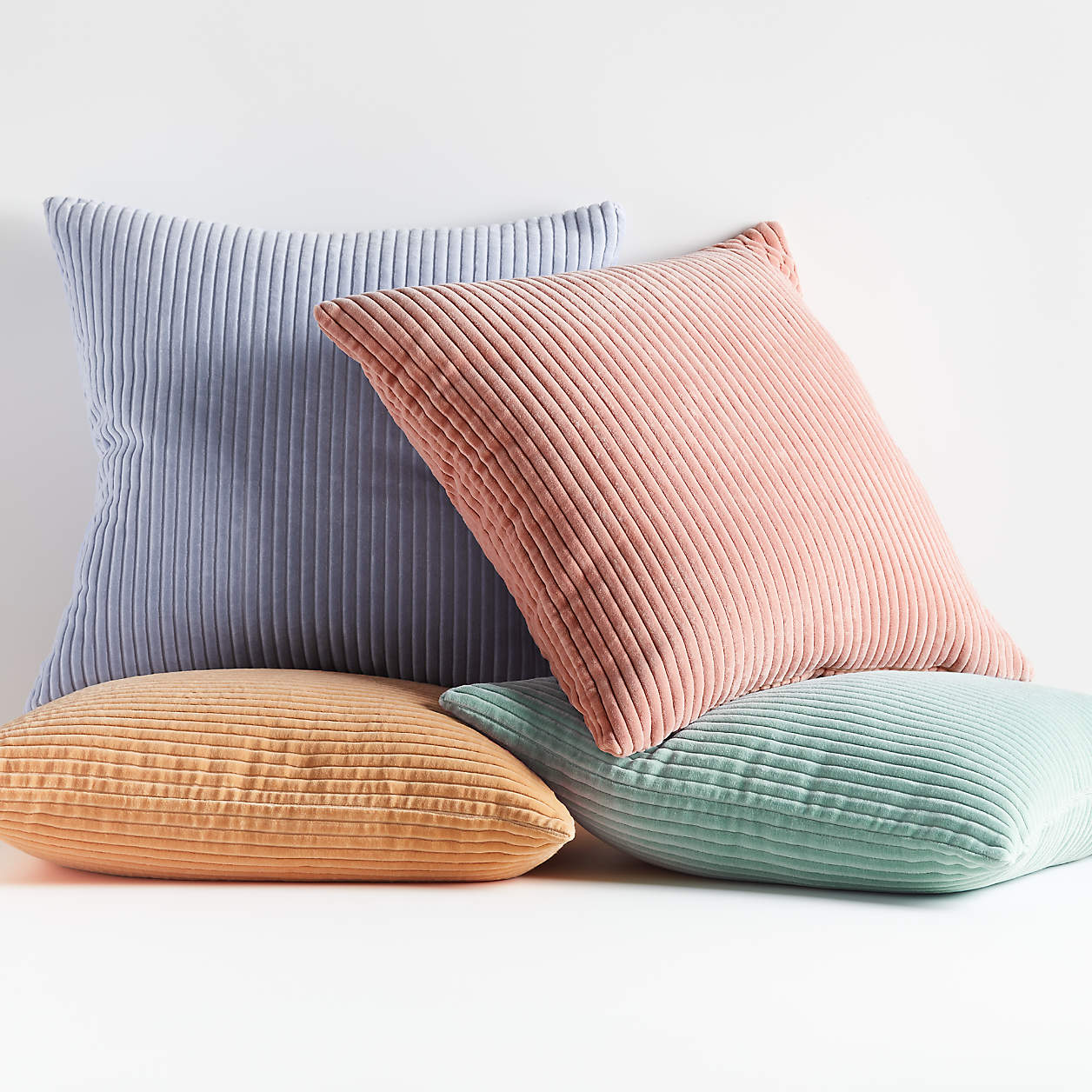 How to select pillows when redesigning a room Kanika Design